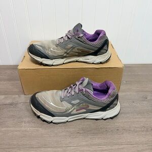 Columbia Women's Gray and Purple Athletic Shoes